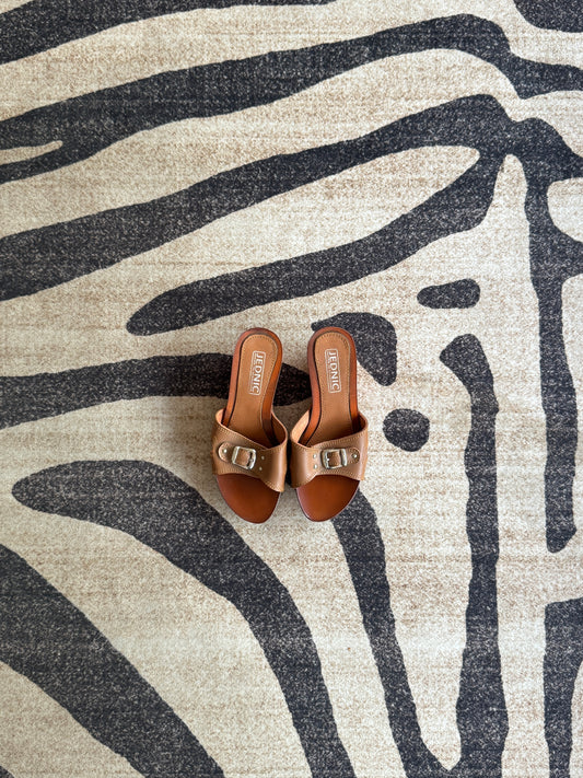 Retro Brown Clog Sandals