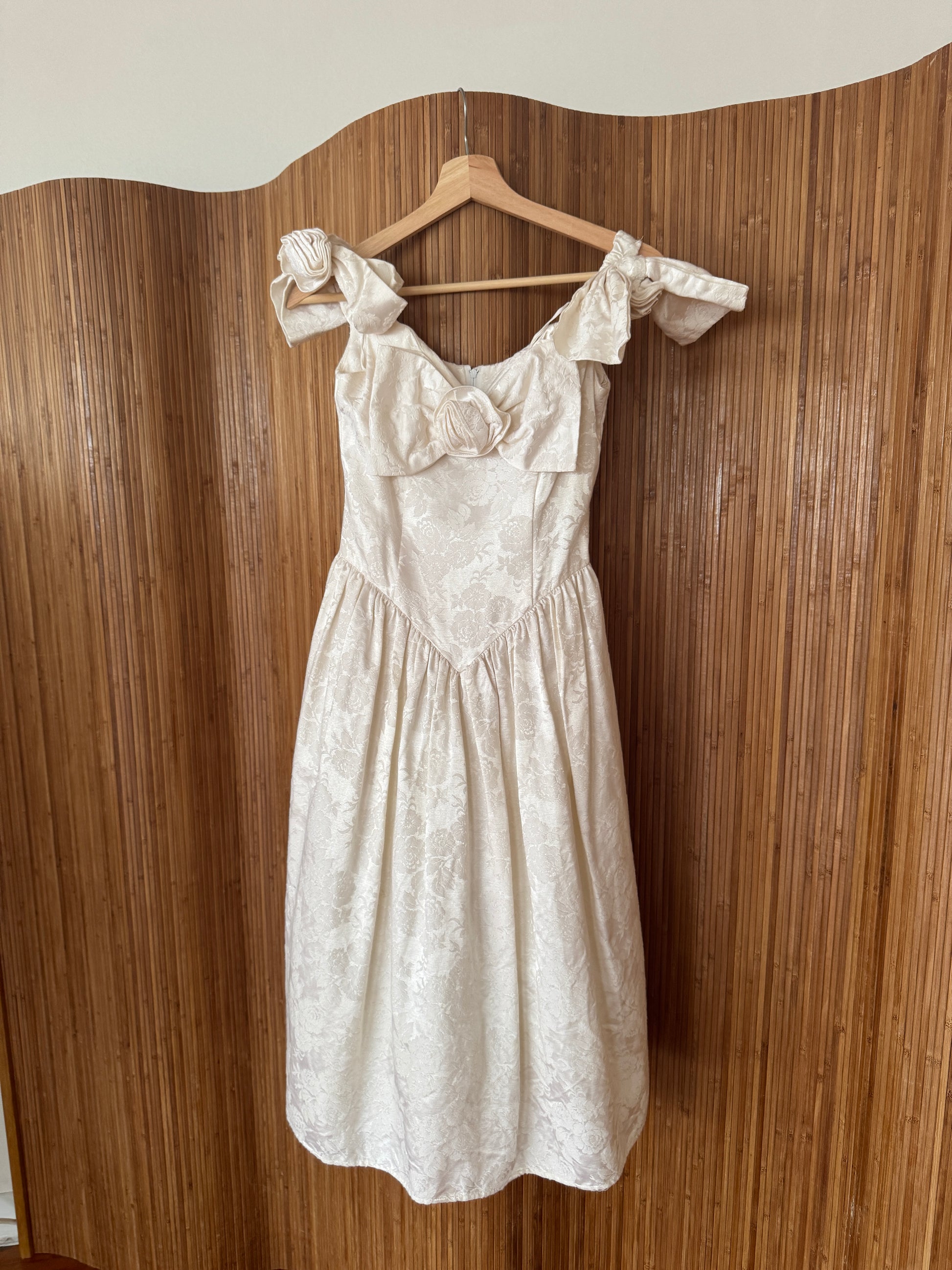 Vintage Jessica McClintock x Gunne Sax Wedding Dress Mookie Studios Vintage Jessica McClintock x Gunne Sax Wedding Dress Mookie Studios